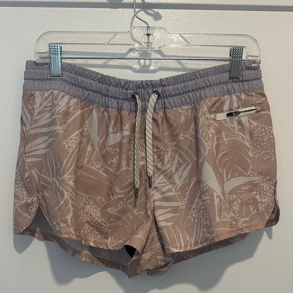 Vuori Leaf Print Clementine Shorts Tan/Gray Women L